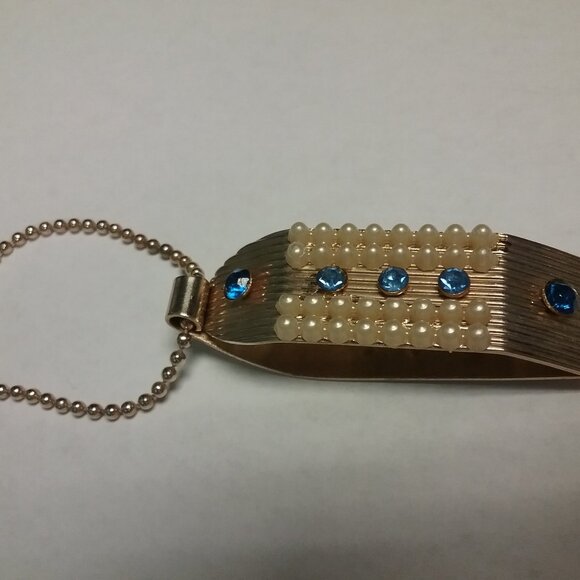 Vintage Gold Tone Glove Clip with Chain 1950's - Picture 6 of 7